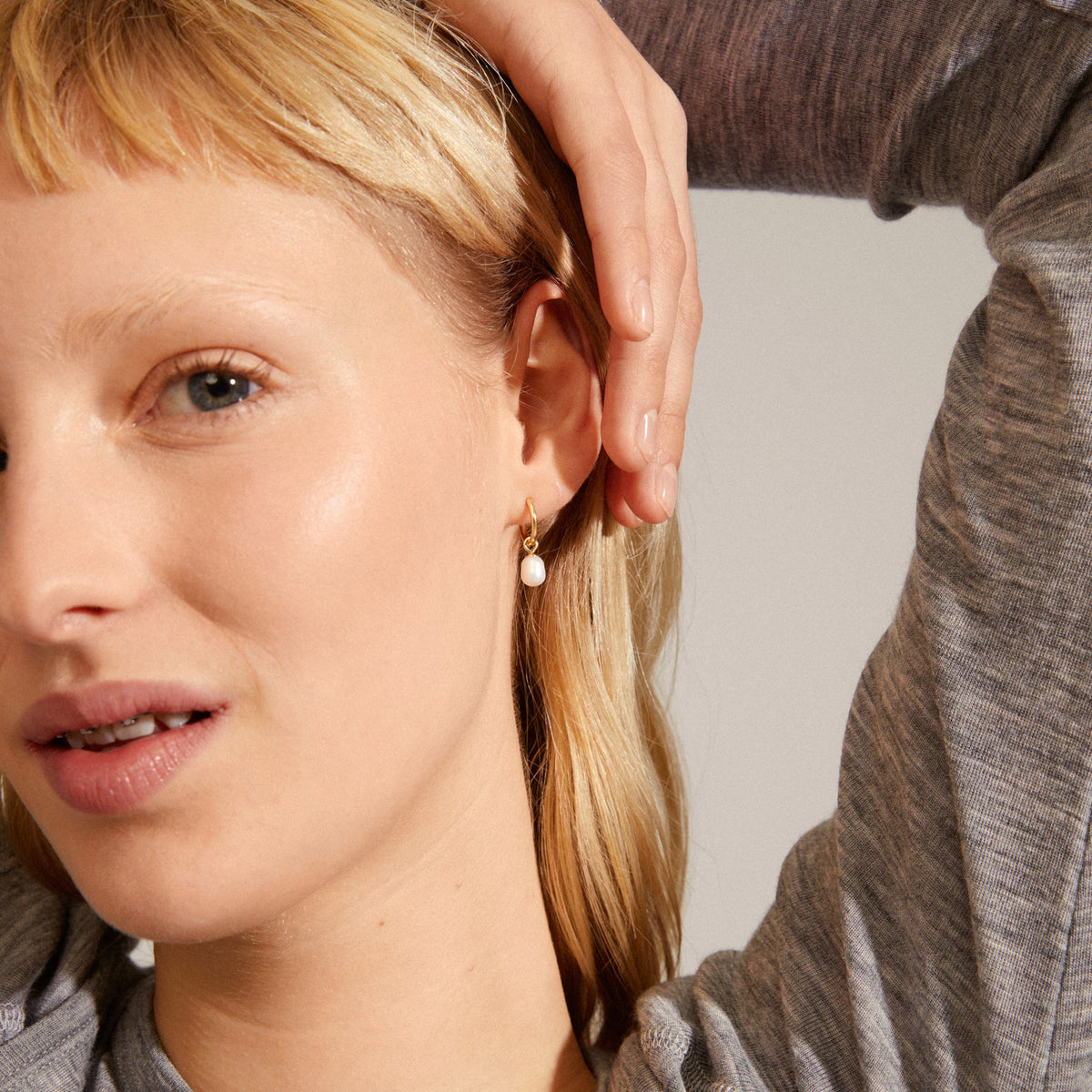 BERTHE pearl hoop earrings gold-plated
