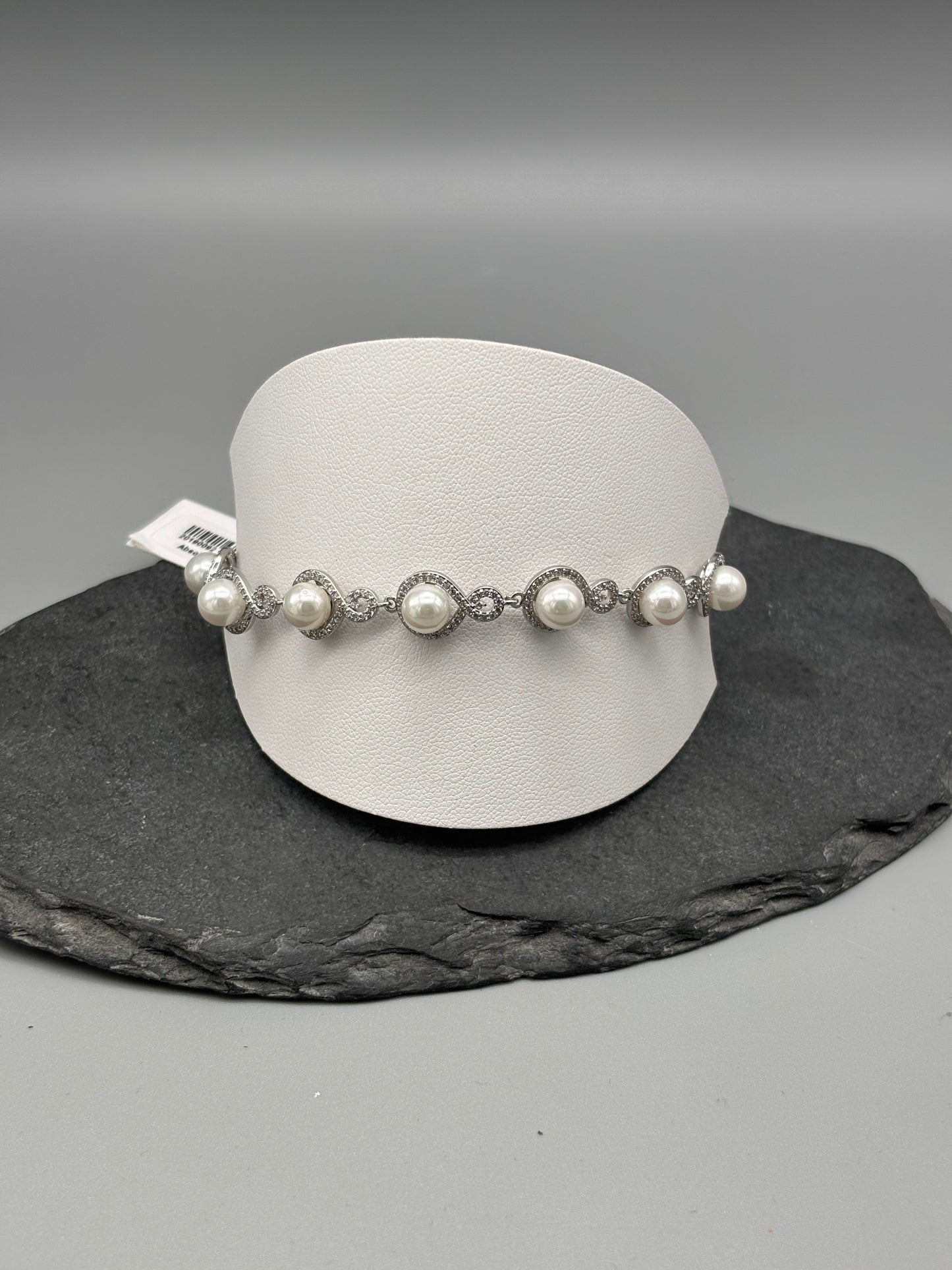 Absolute silver/pearl bracelet with cz’s