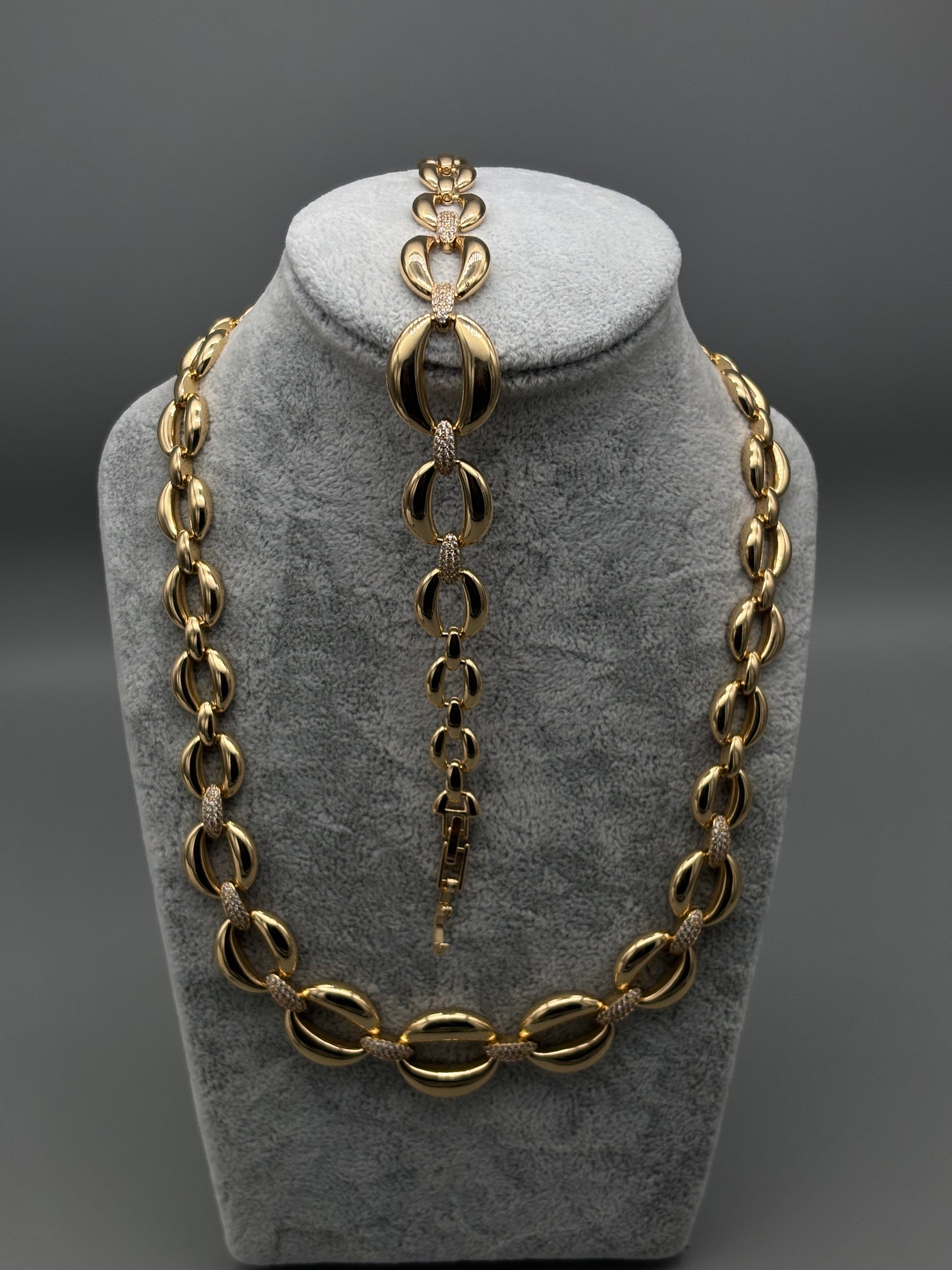 Absolute gold link bracelet / cz