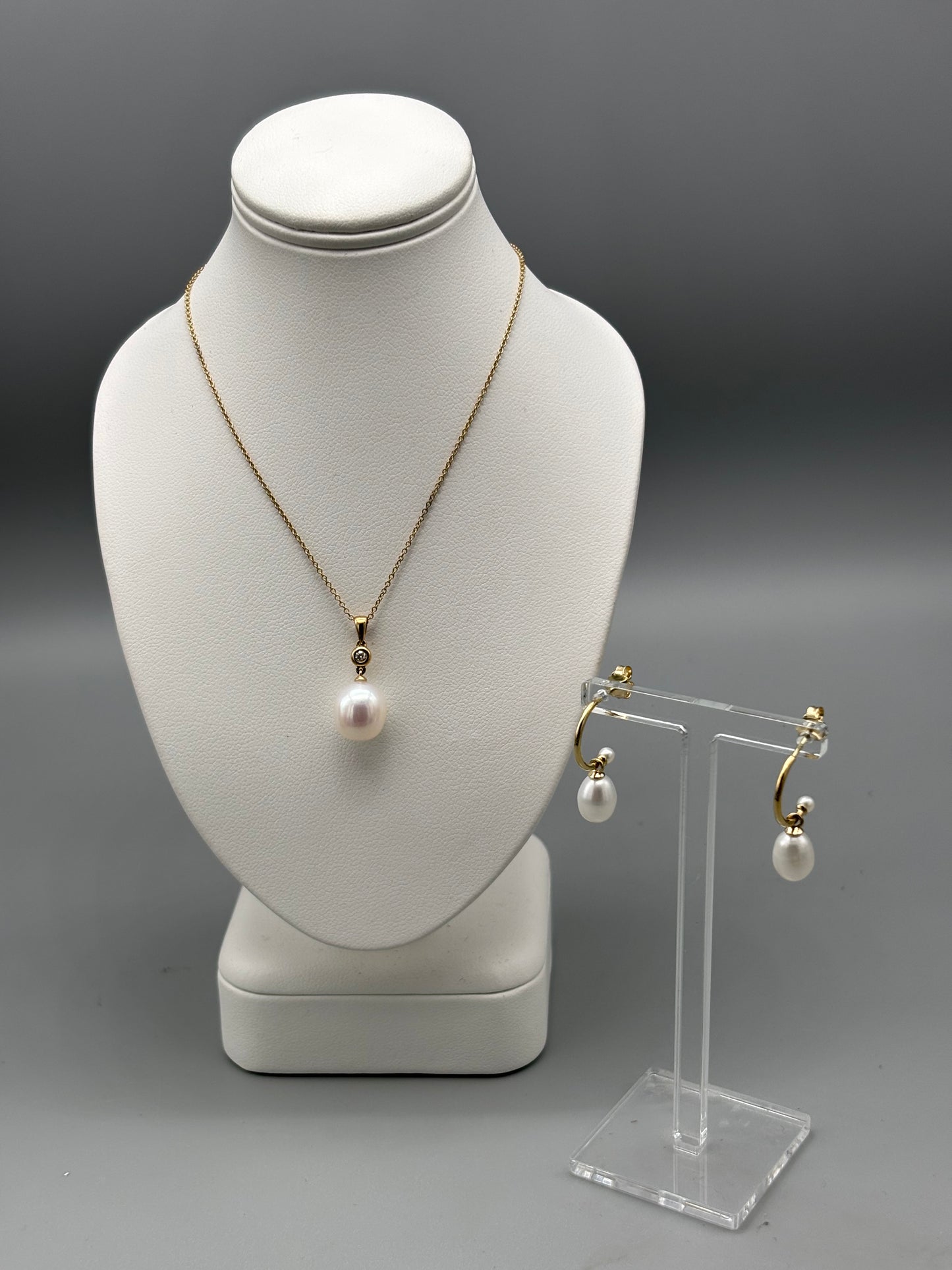 9ct gold half hoop earring with freshwater pearl