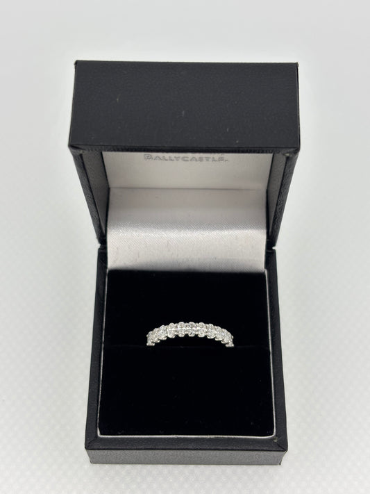 Oval Brilliant-Cut Claw Set Lab-Grown Diamond Ring – Yellow Gold