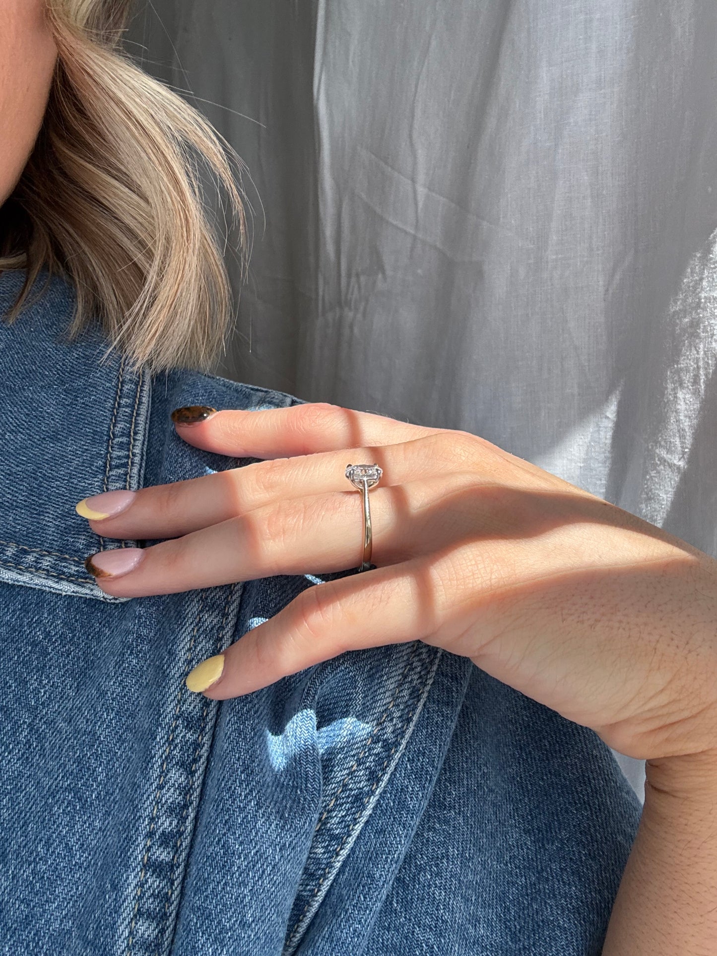 Solitaire Oval-Brilliant Cut Lab Grown Diamond - Yellow Gold