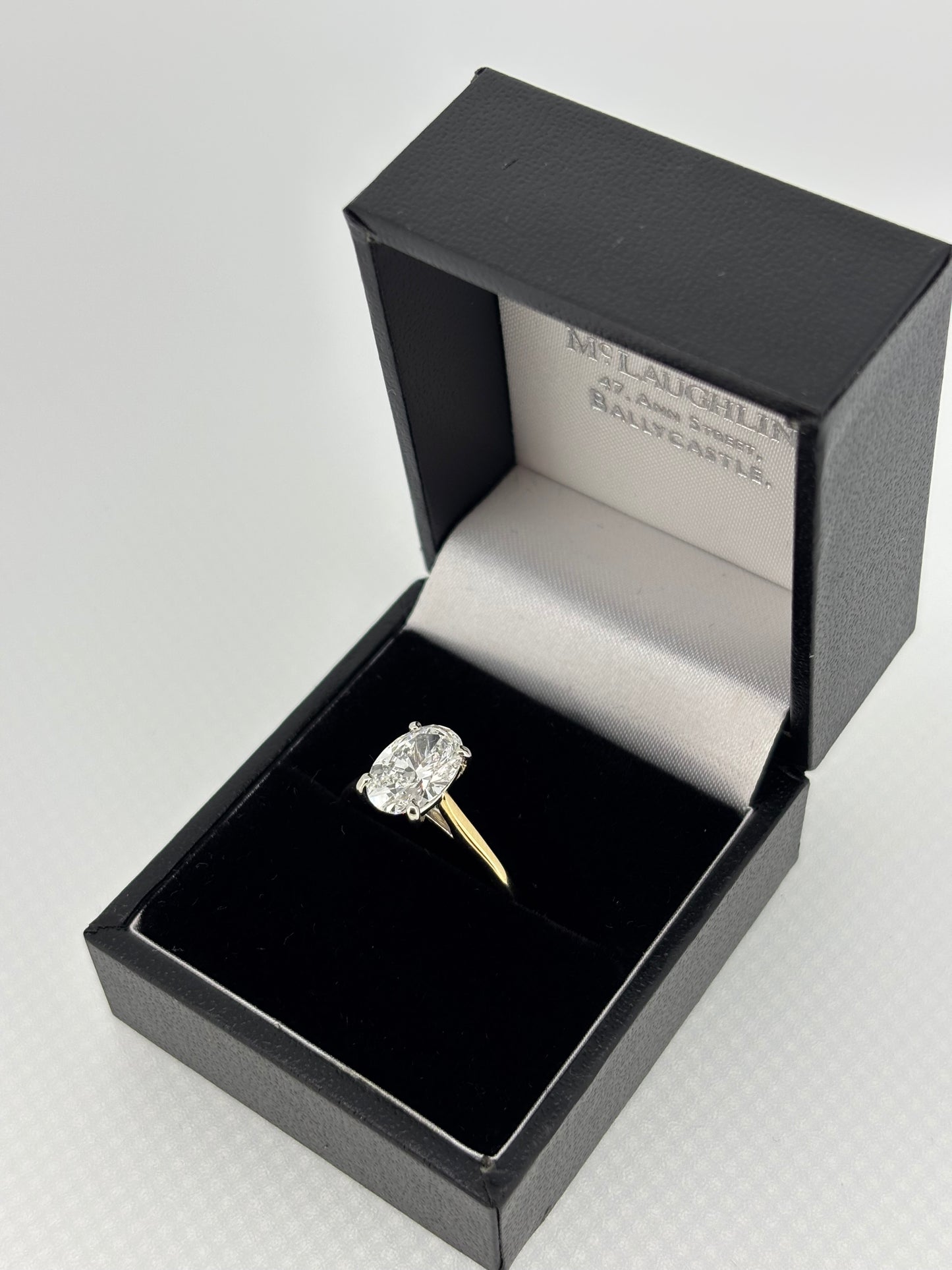 Solitaire Oval Brilliant-Cut Lab-Grown Diamond Ring in 9ct Yellow Gold