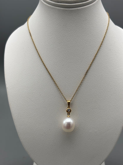 9ct gold necklace with freshwater pearl and diamond