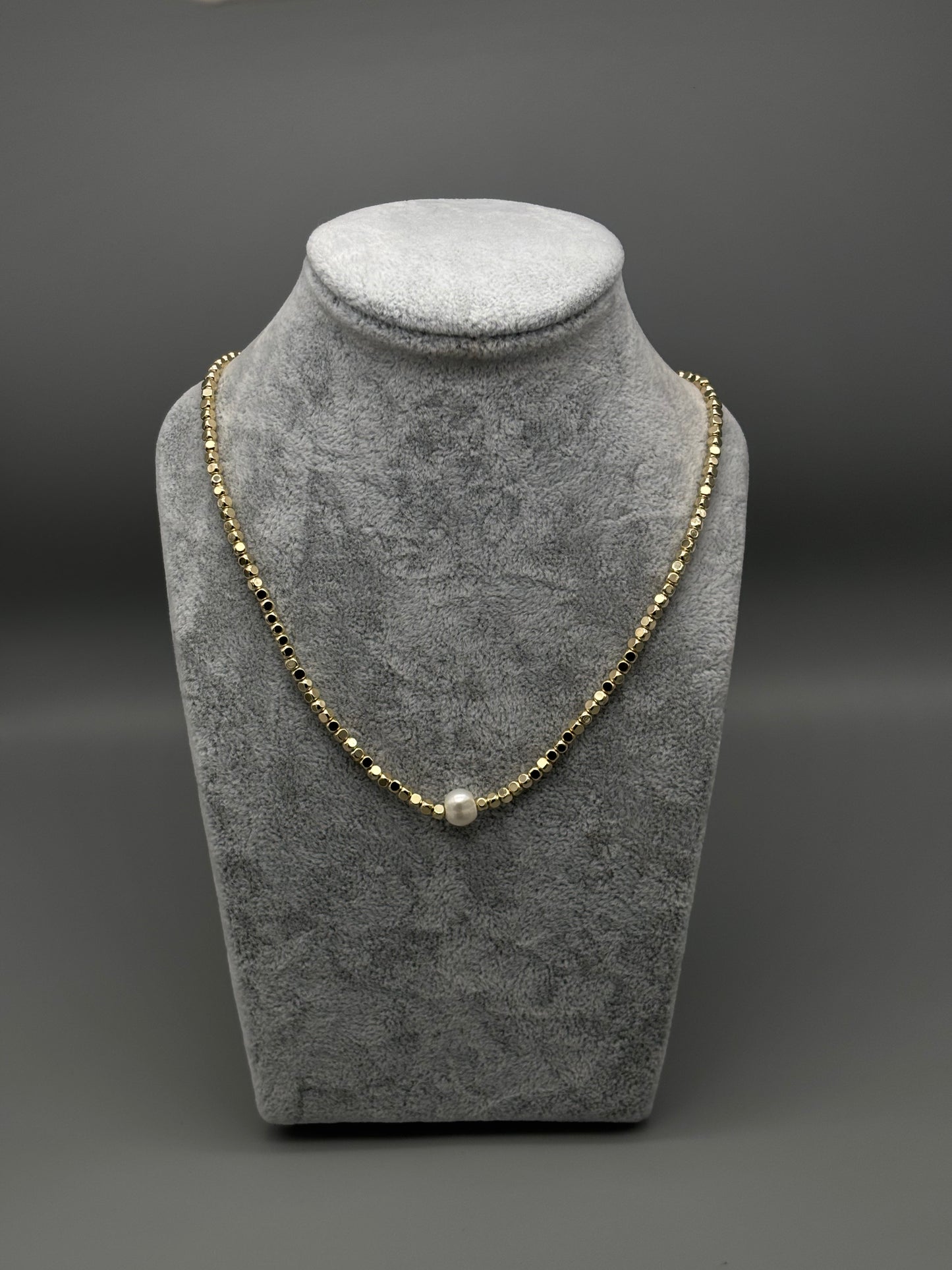Absolute gold / pearl necklace