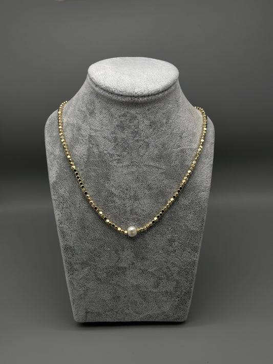 Absolute gold / pearl necklace