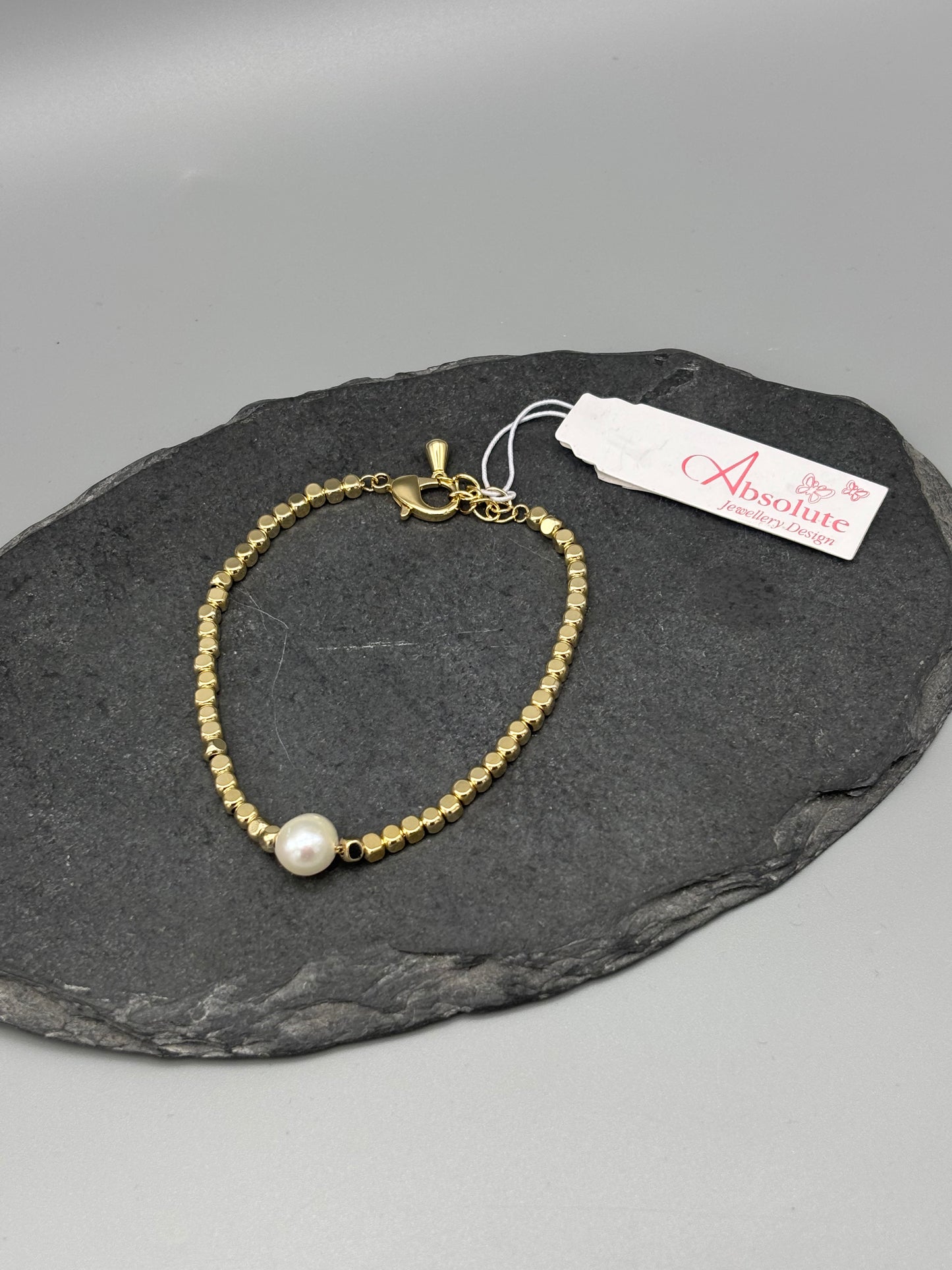 Absolute gold bracelet with pearl