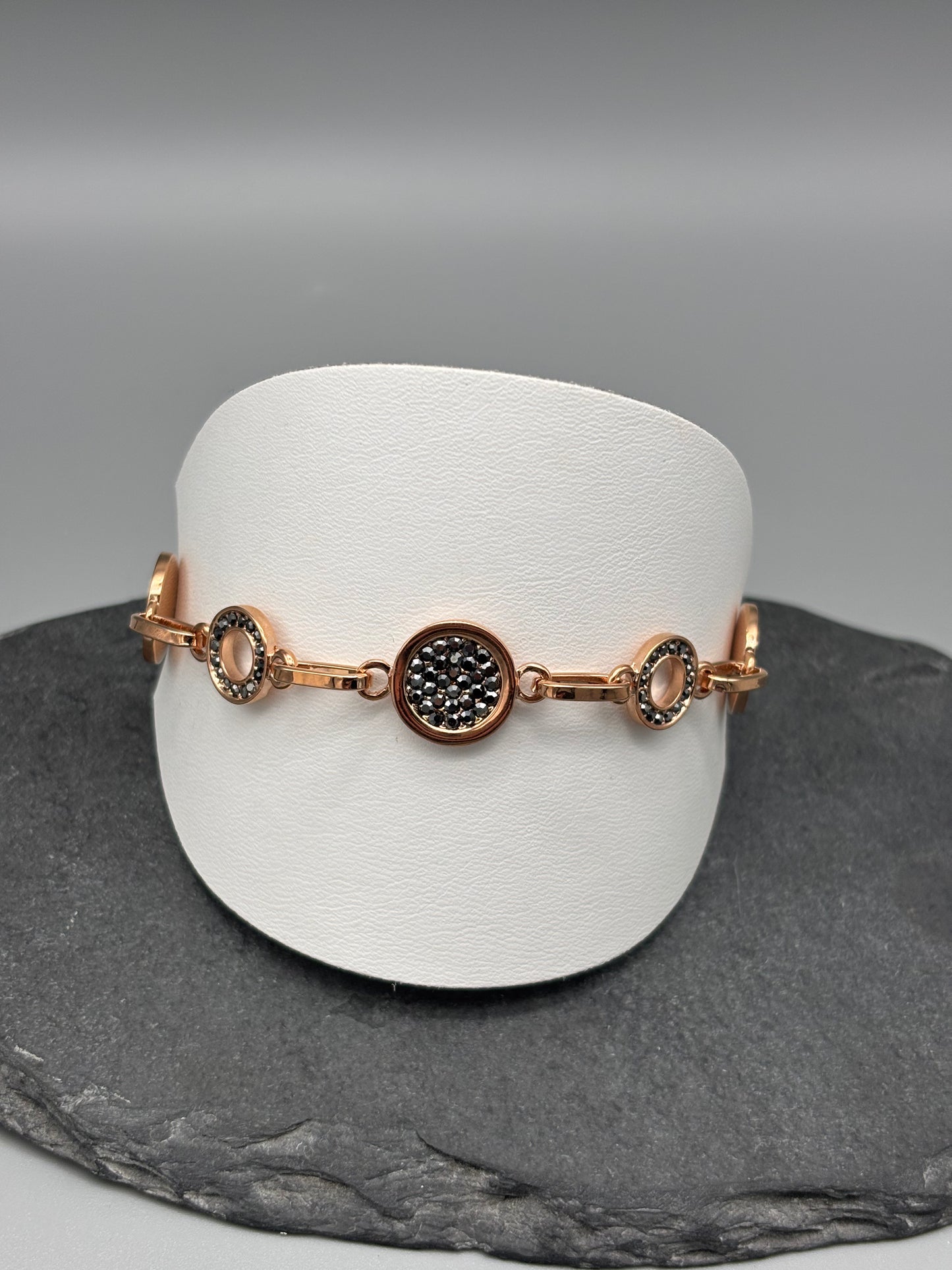 Absolute rosegold link bracelet with hematite stones