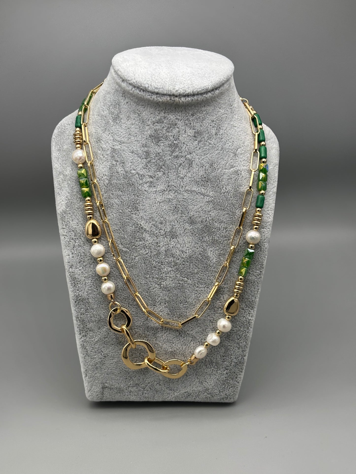 Absolute 2-tier gold/pearl necklace with green malachite