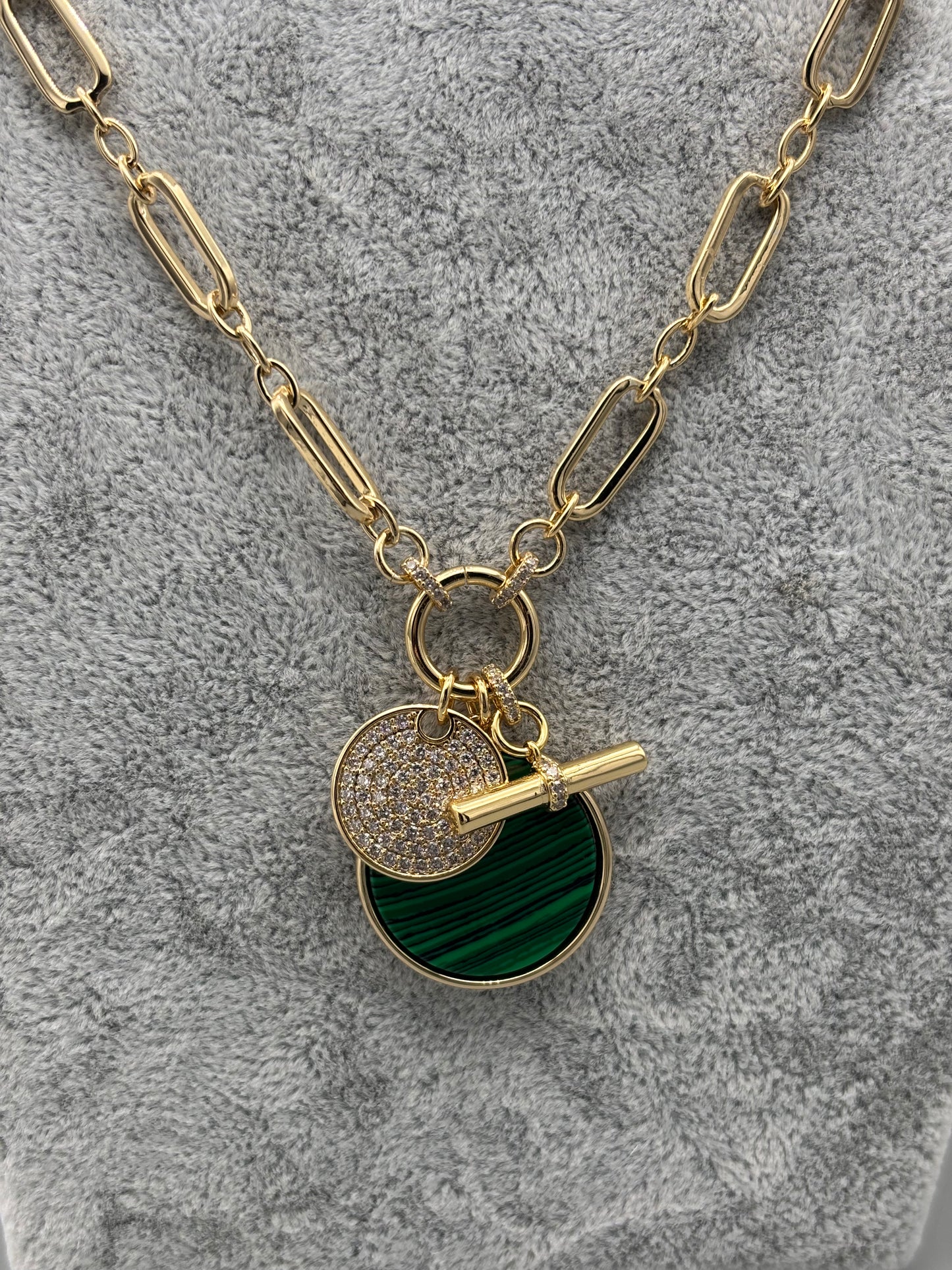 Absolute gold link necklace with T-bar / cz/ green malachite charms