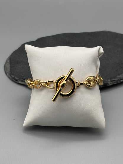 Absolute gold T-bar style bracelet