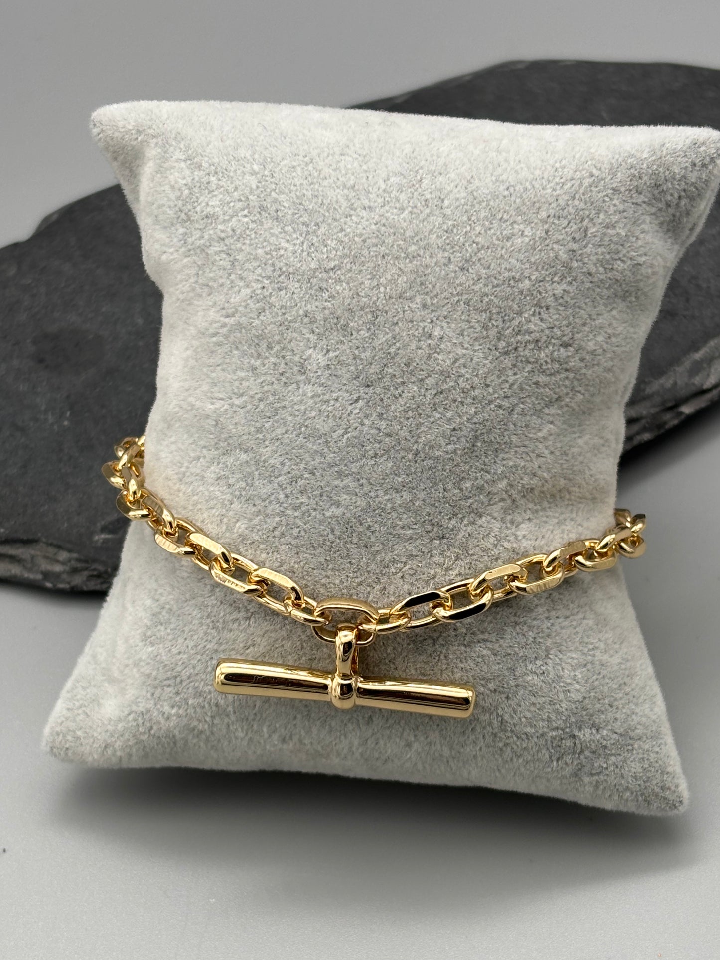 Absolute gold bracelet T-bar style