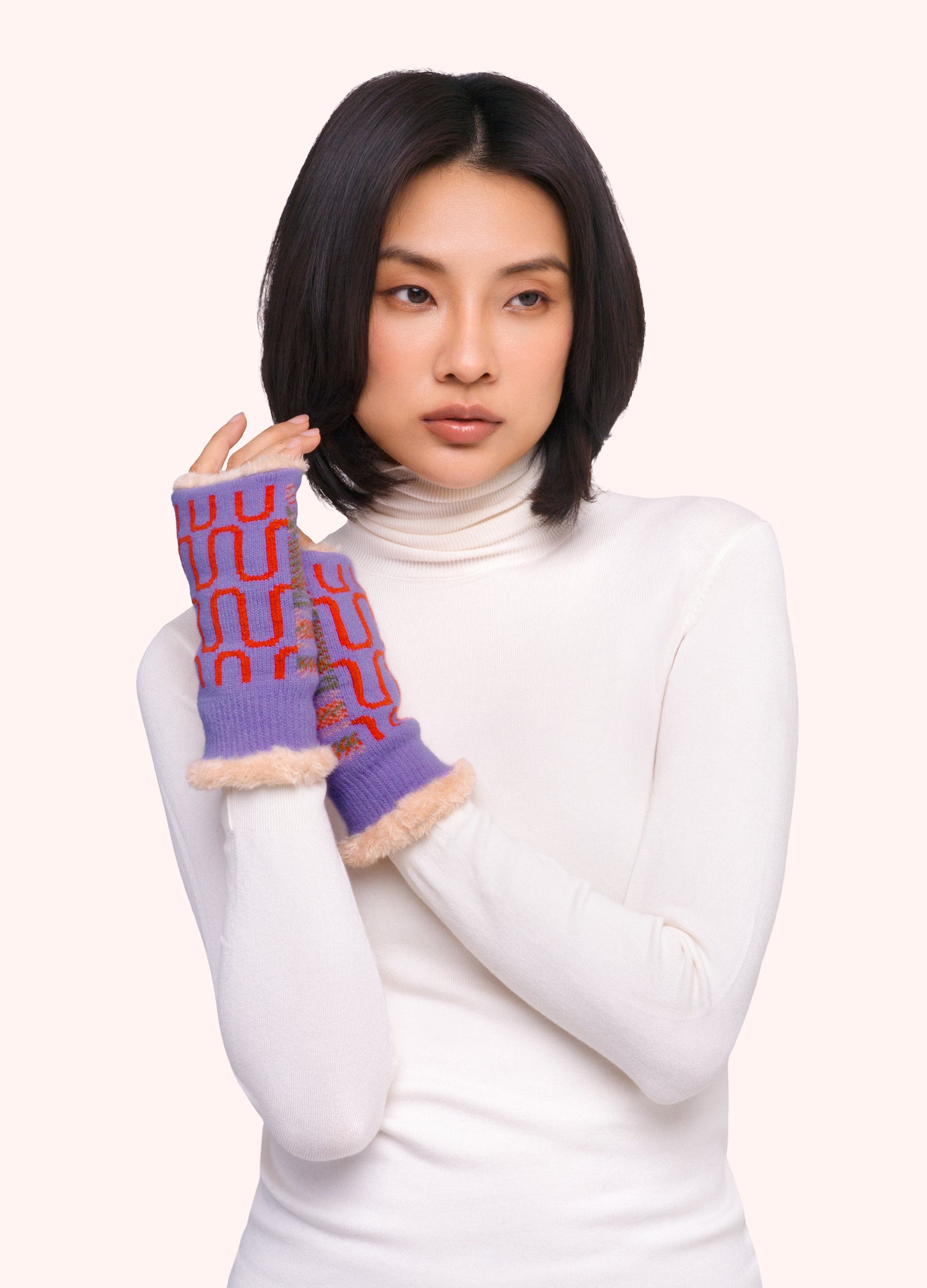 Luna Wrist Warmers in Lilac