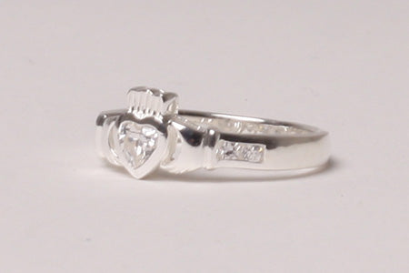 WHITE CLADDAGH RING (size K)